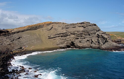 Papakōlea (Green Sand Beach)